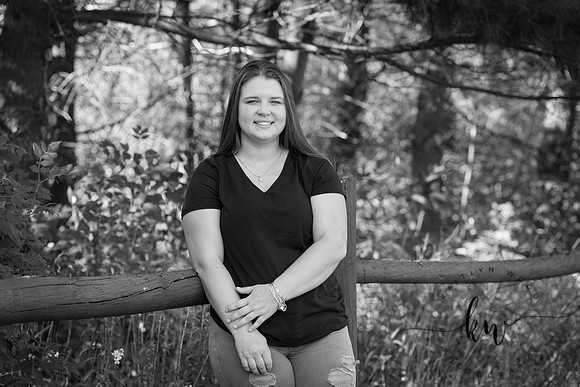 Lily Senior 2019-120.jpg