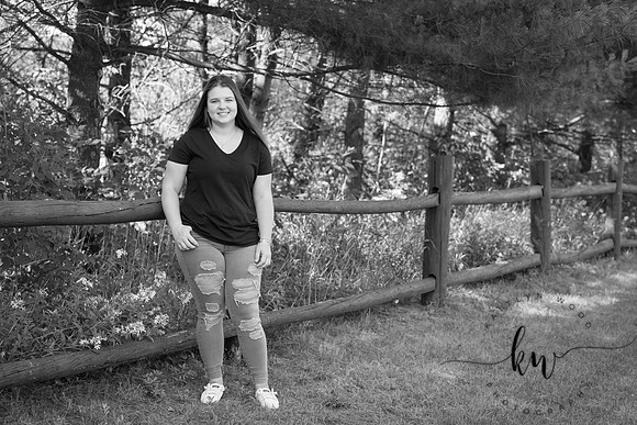 Lily Senior 2019-137.jpg