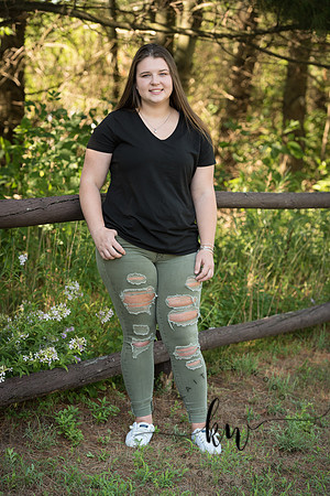 Lily Senior 2019-144.jpg