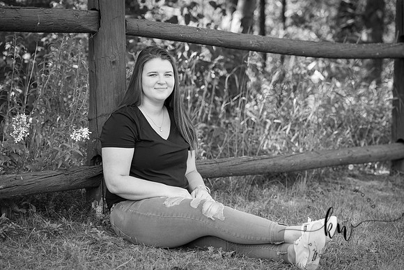 Lily Senior 2019-202.jpg