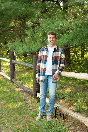Noah-Senior-25.jpg