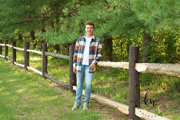 Noah-Senior-33.jpg