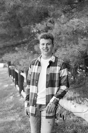 Noah-Senior-37.jpg