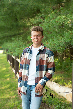 Noah-Senior-40.jpg