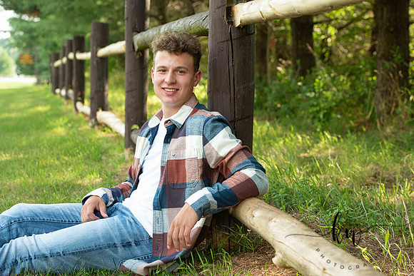 Noah-Senior-70.jpg
